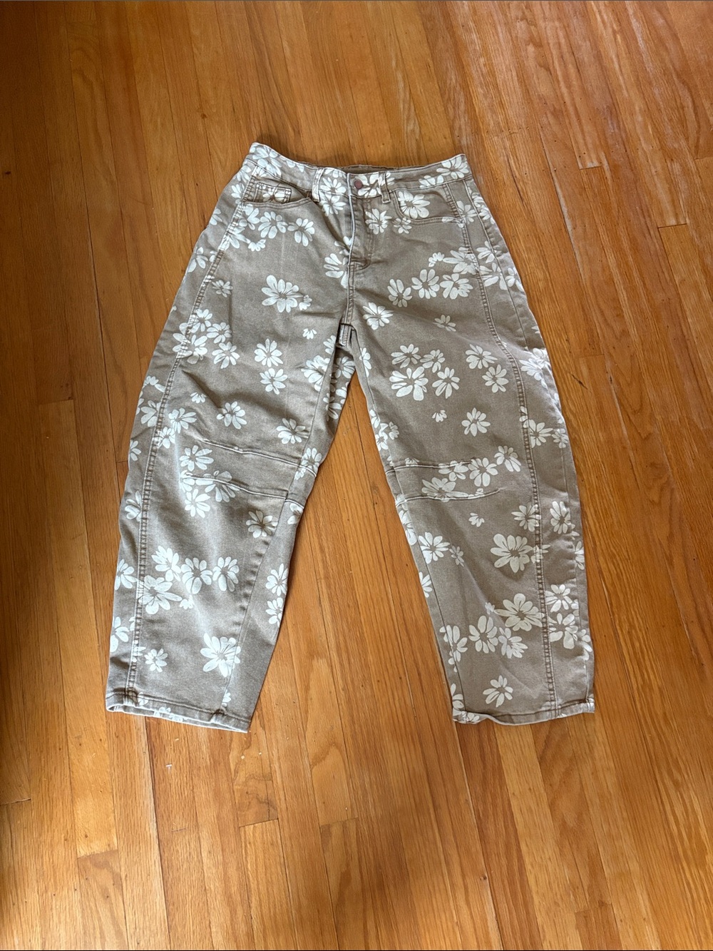 Woman’s Floral Print Utility Barrel Jeans - Taupe/White